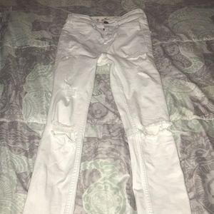 white ripped hollister jeans